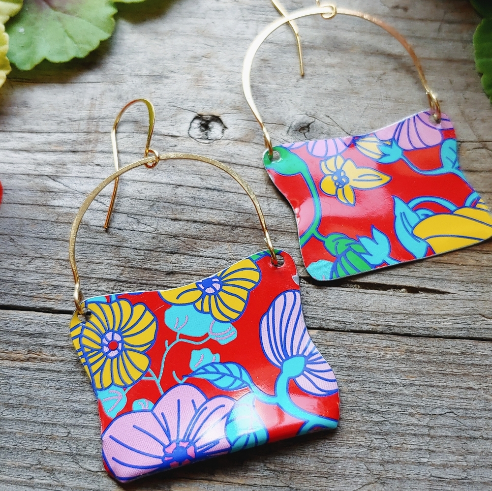 💐 Upcycled Floral Tin & Brass Earrings - Issabeau Jewelry